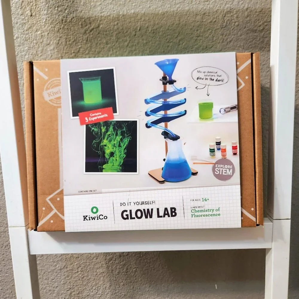 NEW Glow Lab KiwiCo. Kiwi Co. Crate Science Experiment Craft Kit UV Light